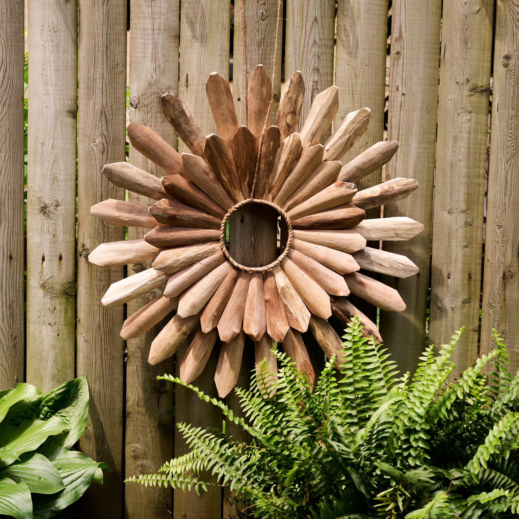 Malaki Daisy Driftwood Wall Hanging - Ten Thousand Villages