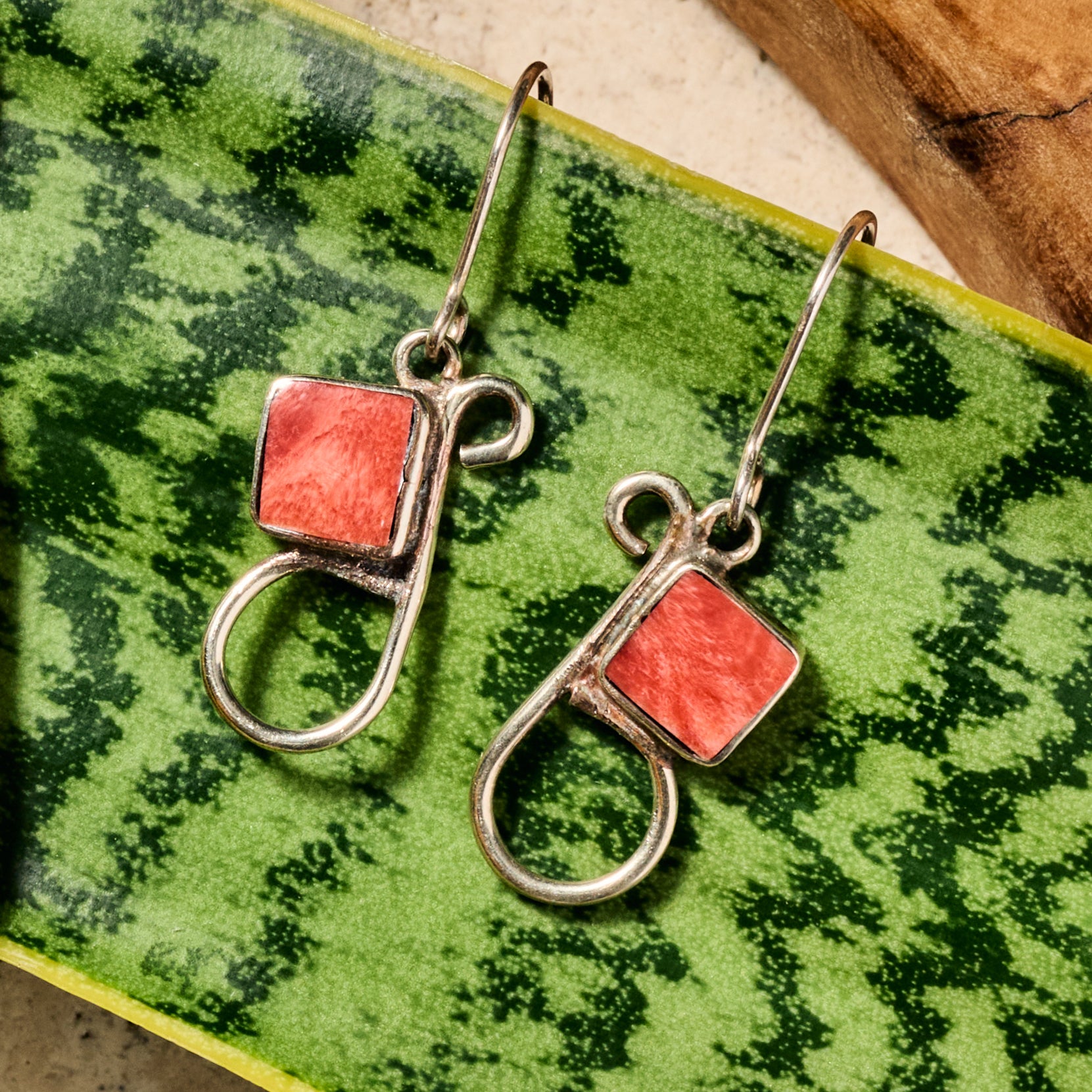 Chala Spondylus Shell Dangle Earrings - Ten Thousand Villages