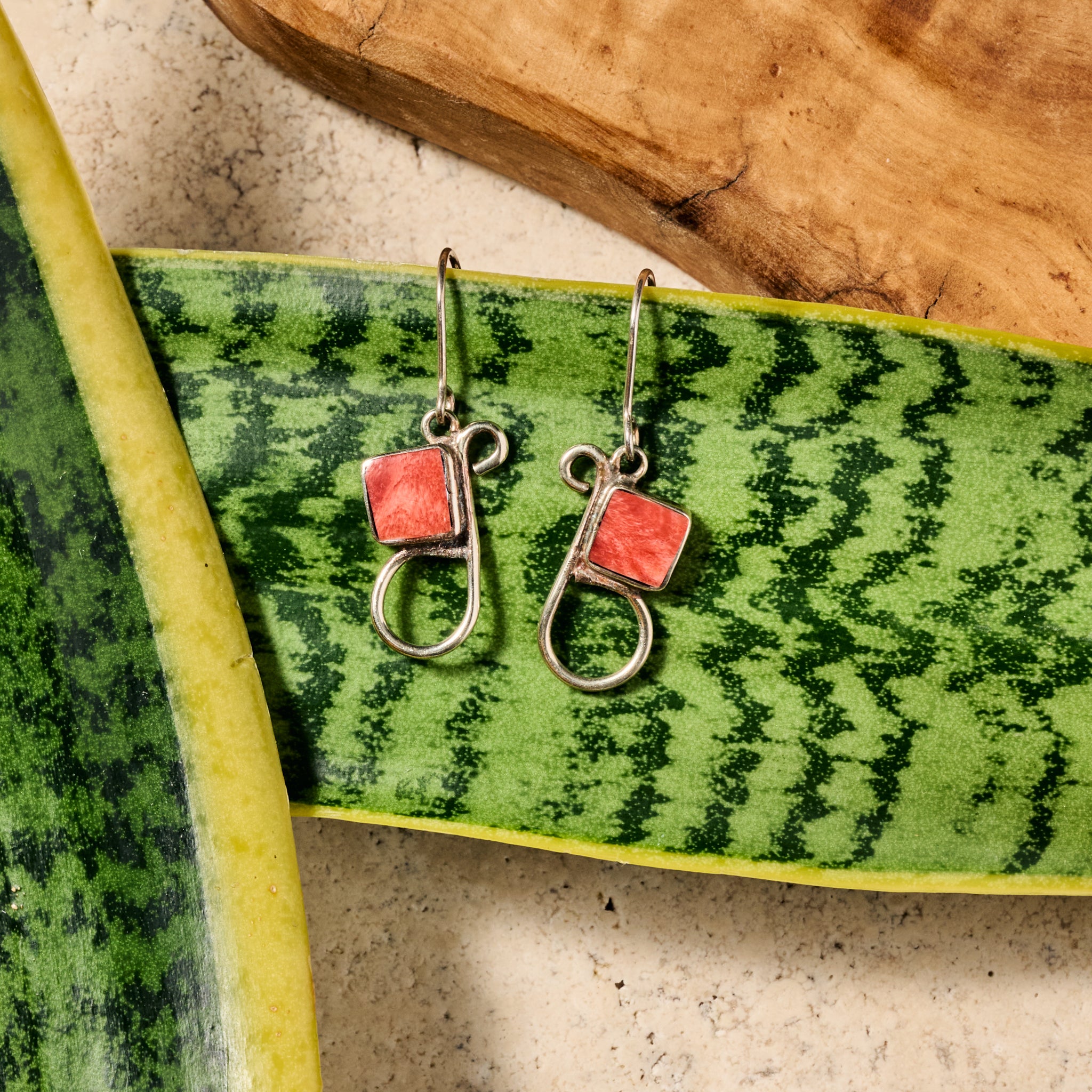 Chala Spondylus Shell Dangle Earrings - Ten Thousand Villages