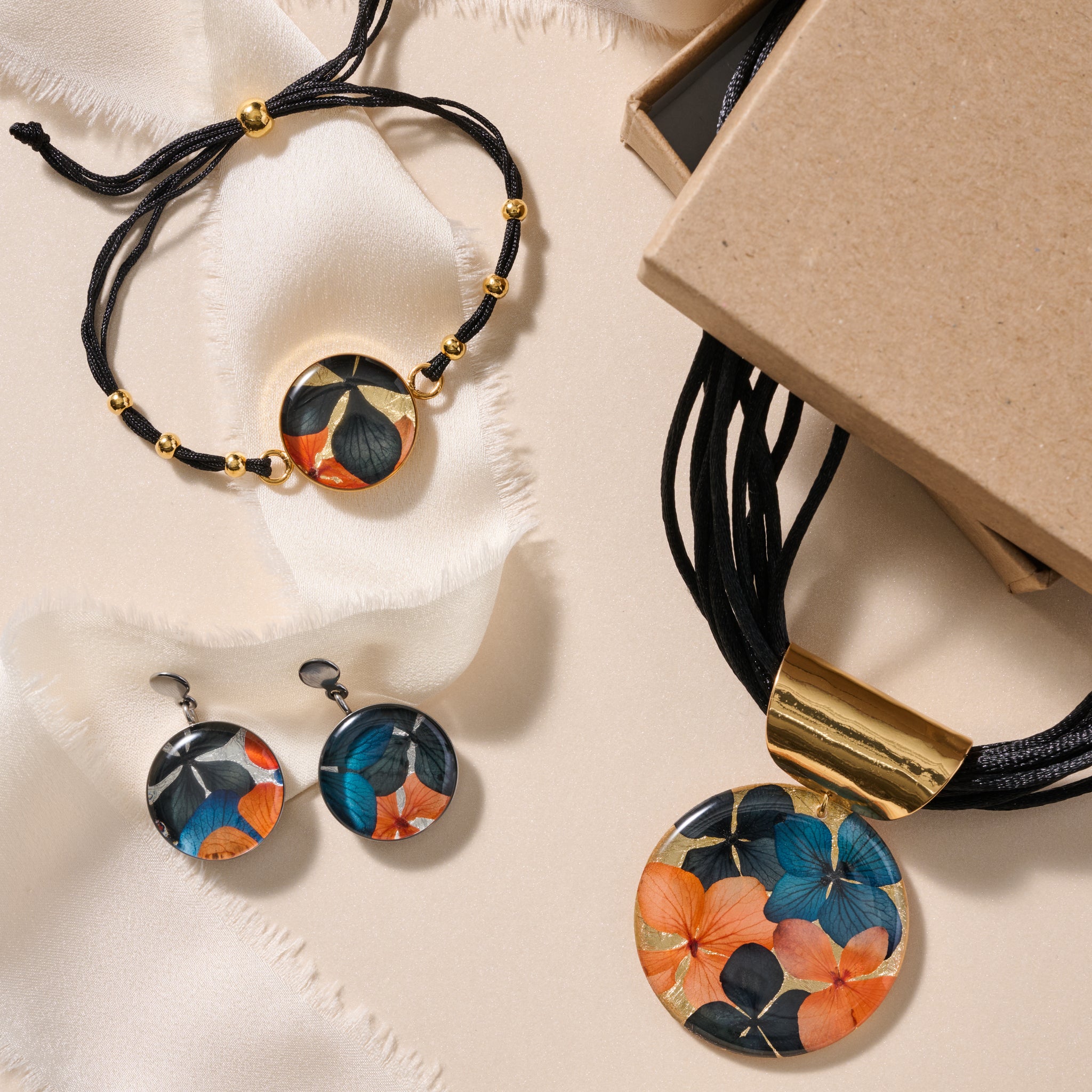 Antonella Flower Petal Bracelet - Ten Thousand Villages