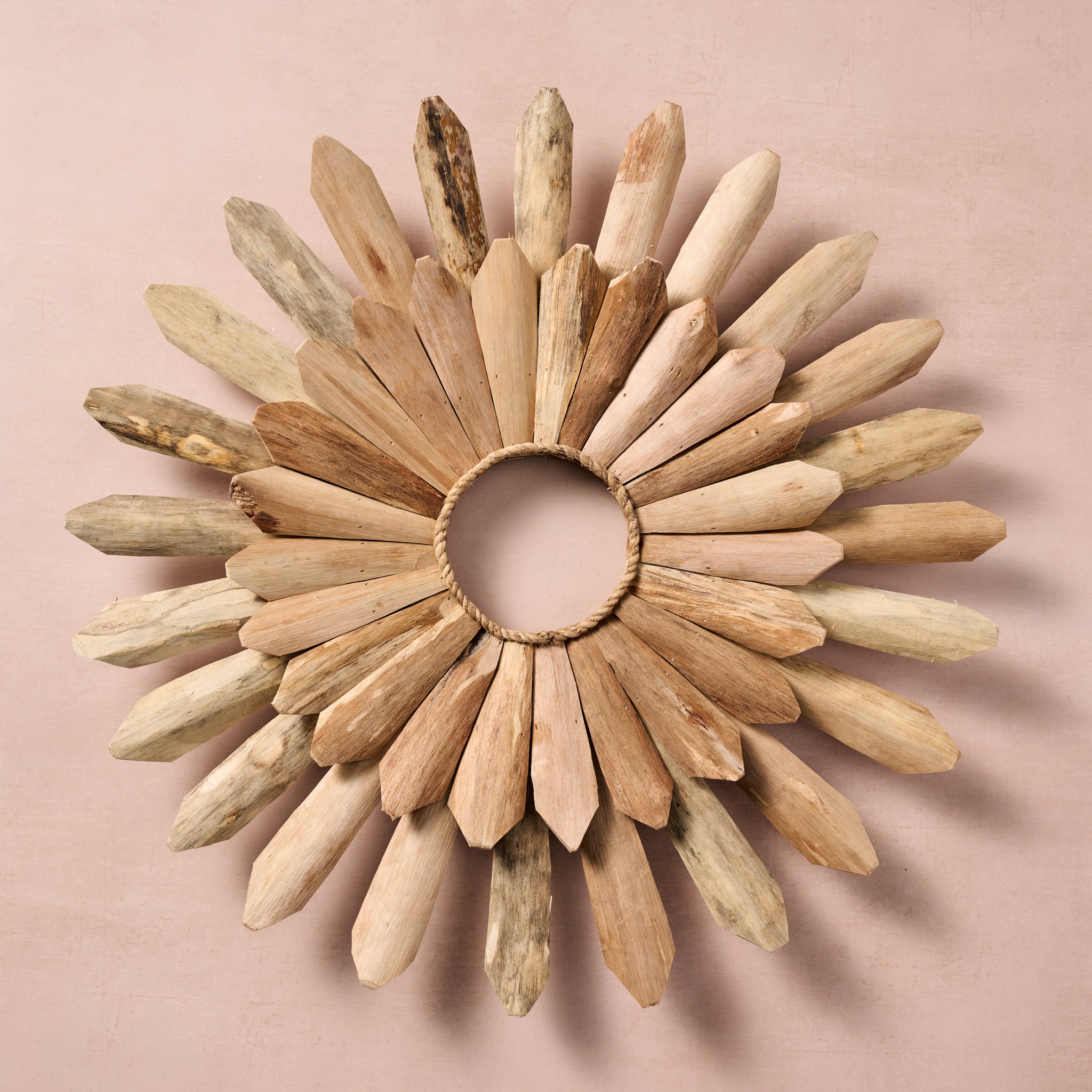 Malaki Daisy Driftwood Wall Hanging - Ten Thousand Villages
