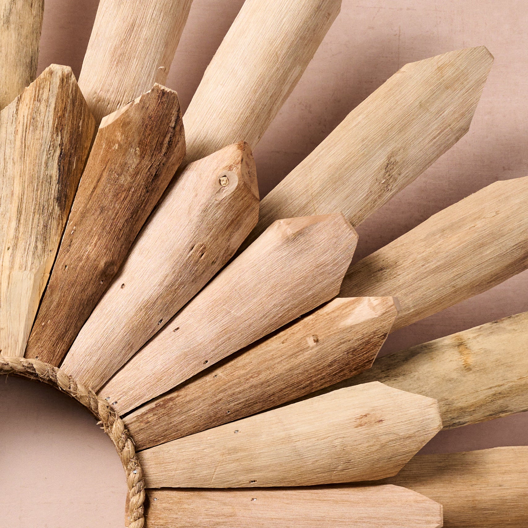 Malaki Daisy Driftwood Wall Hanging - Ten Thousand Villages