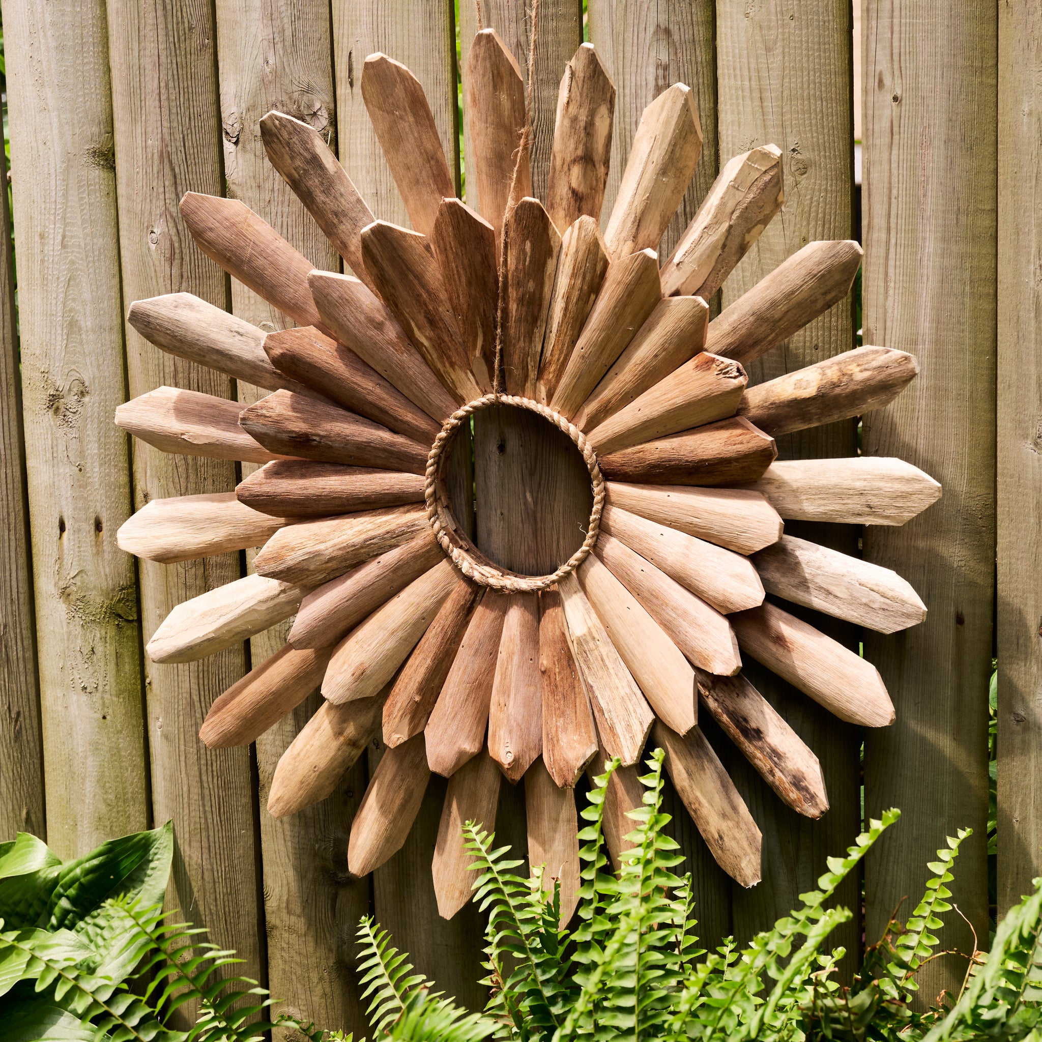 Malaki Daisy Driftwood Wall Hanging - Ten Thousand Villages